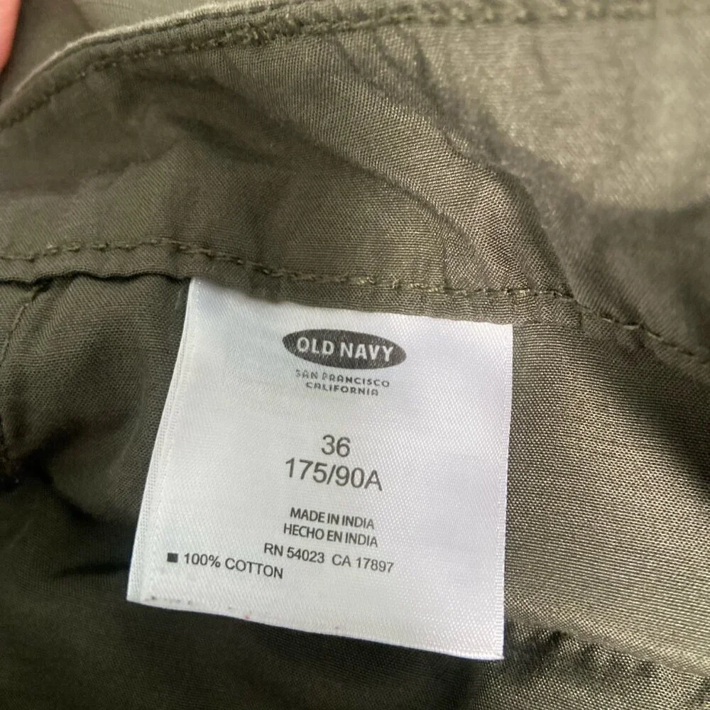 Old Navy Cotton Cargo Shorts Green Size 36